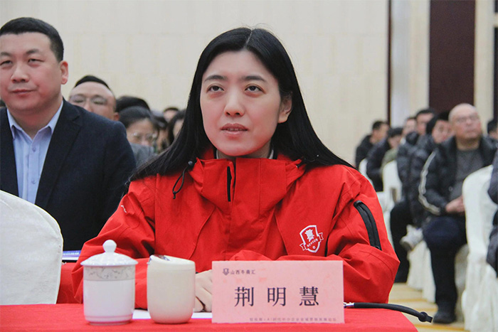 明亮照明集團(tuán)創(chuàng)始人荊明慧(光明姐姐)