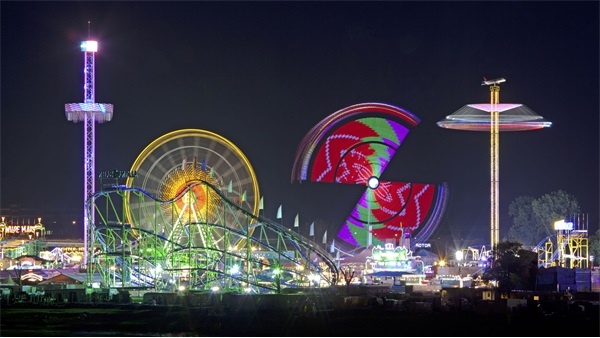 主題樂園燈光亮化帶動園區(qū)夜間營業(yè)收入