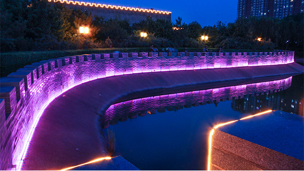 河岸夜景燈光設(shè)計使景觀得以延續(xù)和升華