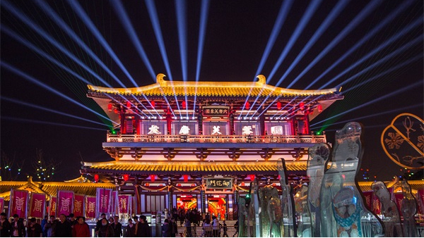 古建筑夜景燈光應(yīng)相協(xié)調(diào)，富有民族特色