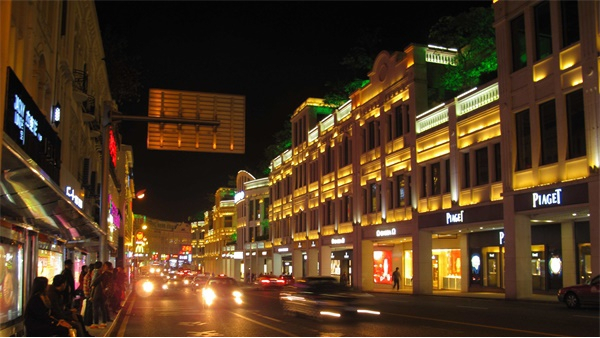 城市道路照明設(shè)計(jì)需要規(guī)范和標(biāo)準(zhǔn)化